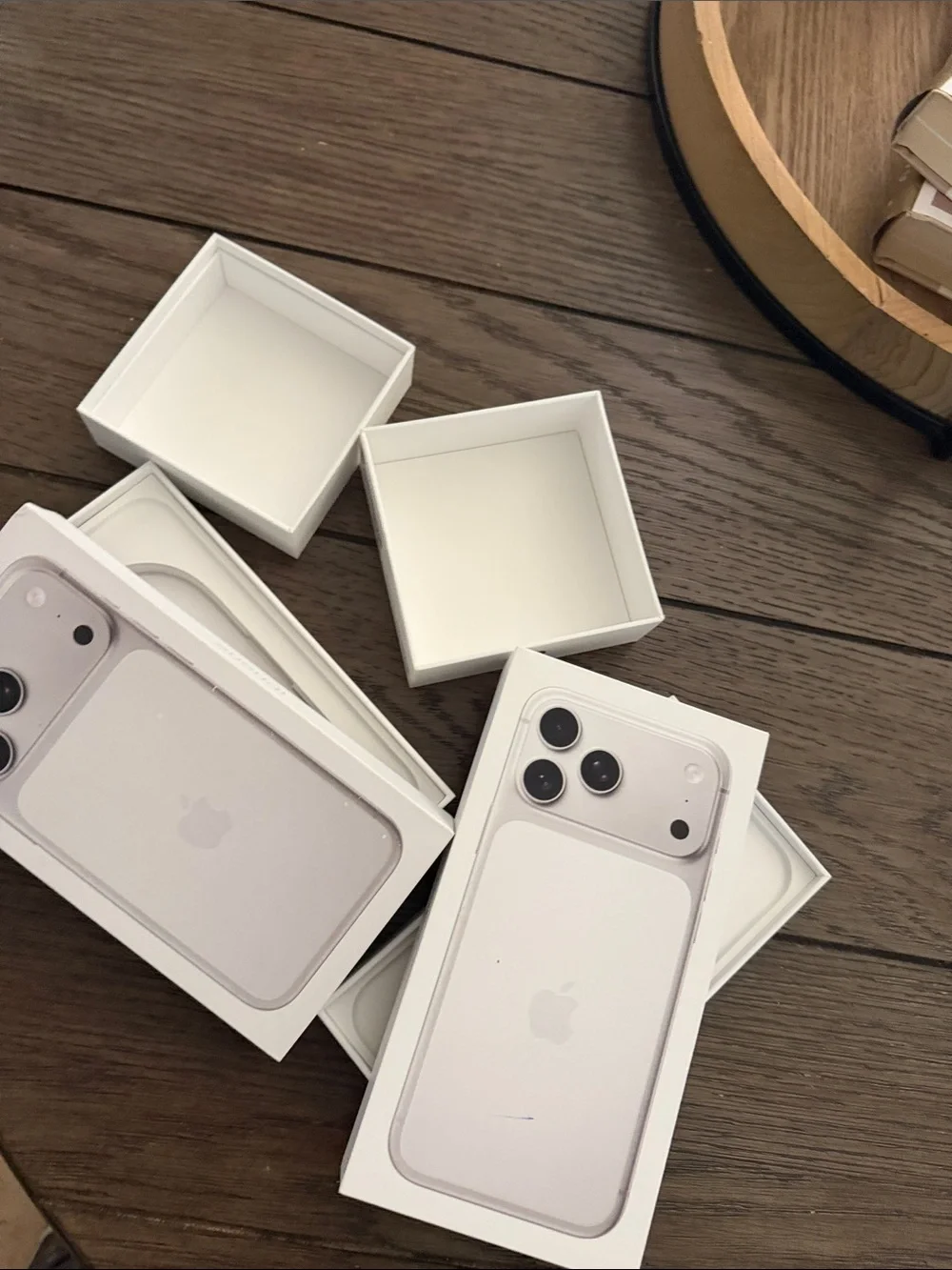 Apple iPhone and EarPods Bundle - White